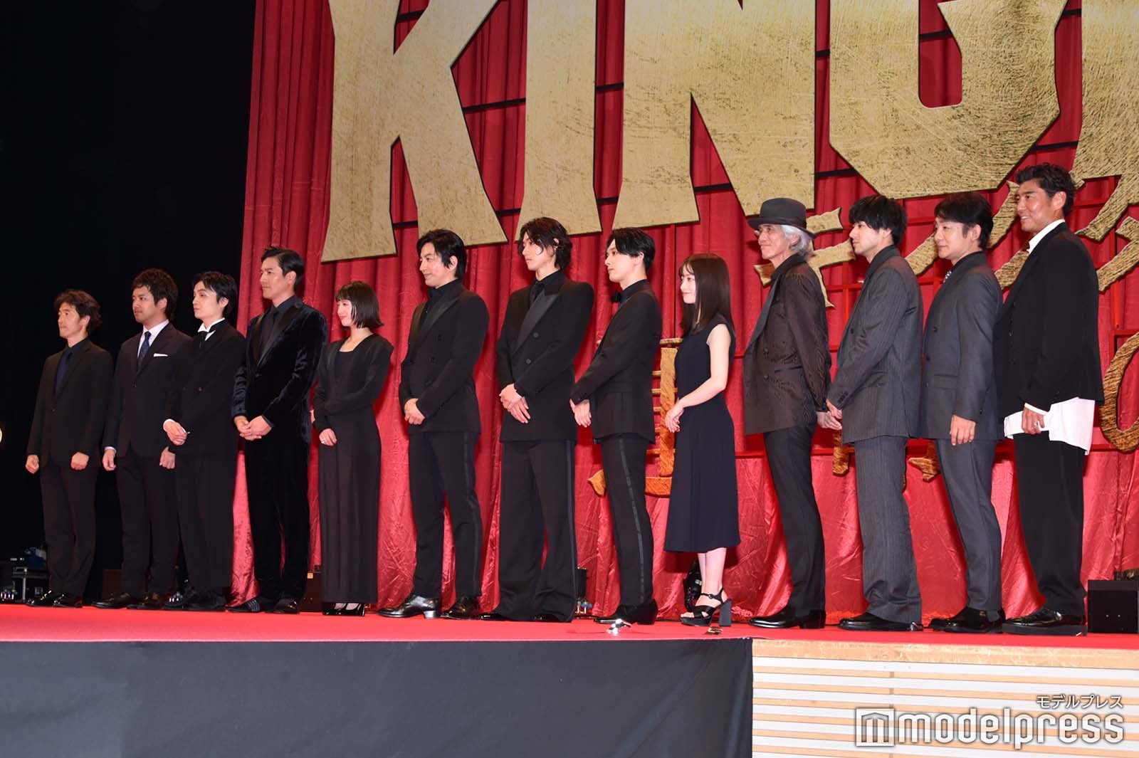 （左から）佐藤信介監督、三浦貴大、岡山天音、要潤、清野菜名、大沢たかお、山崎賢人、吉沢亮、橋本環奈、佐藤浩市、山田裕貴、片岡愛之助、高嶋政宏（C）モデルプレス