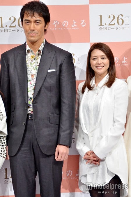 （左から）阿部寛、小泉今日子