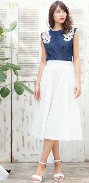 肩レースモチーフデニムノースリーブトップス「神戸レタス」2490円(税込)