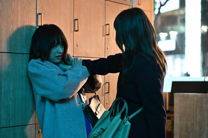 井上真央、香里奈/ 「100万回 言えばよかった」第5話より(C)TBS