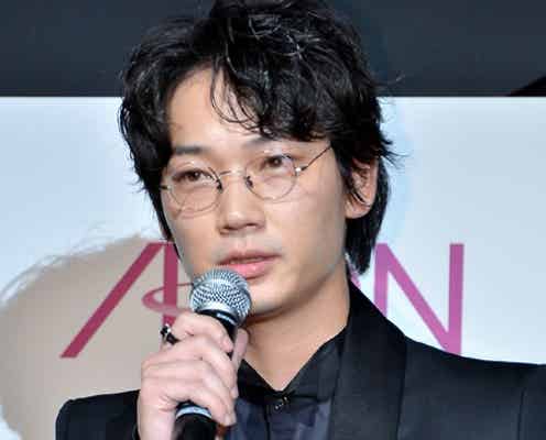 綾野剛、「居心地悪い」連発で終始うつむき