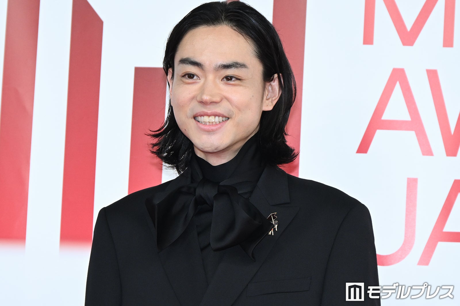 菅田将暉「MAJ」レカペ降臨 ファンに笑顔でピースサインも【MAJ2026】