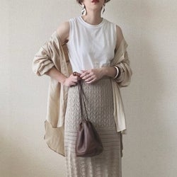 手持ち服でできる《夏のこなれコーデ》 はだけさせるのがカギ?