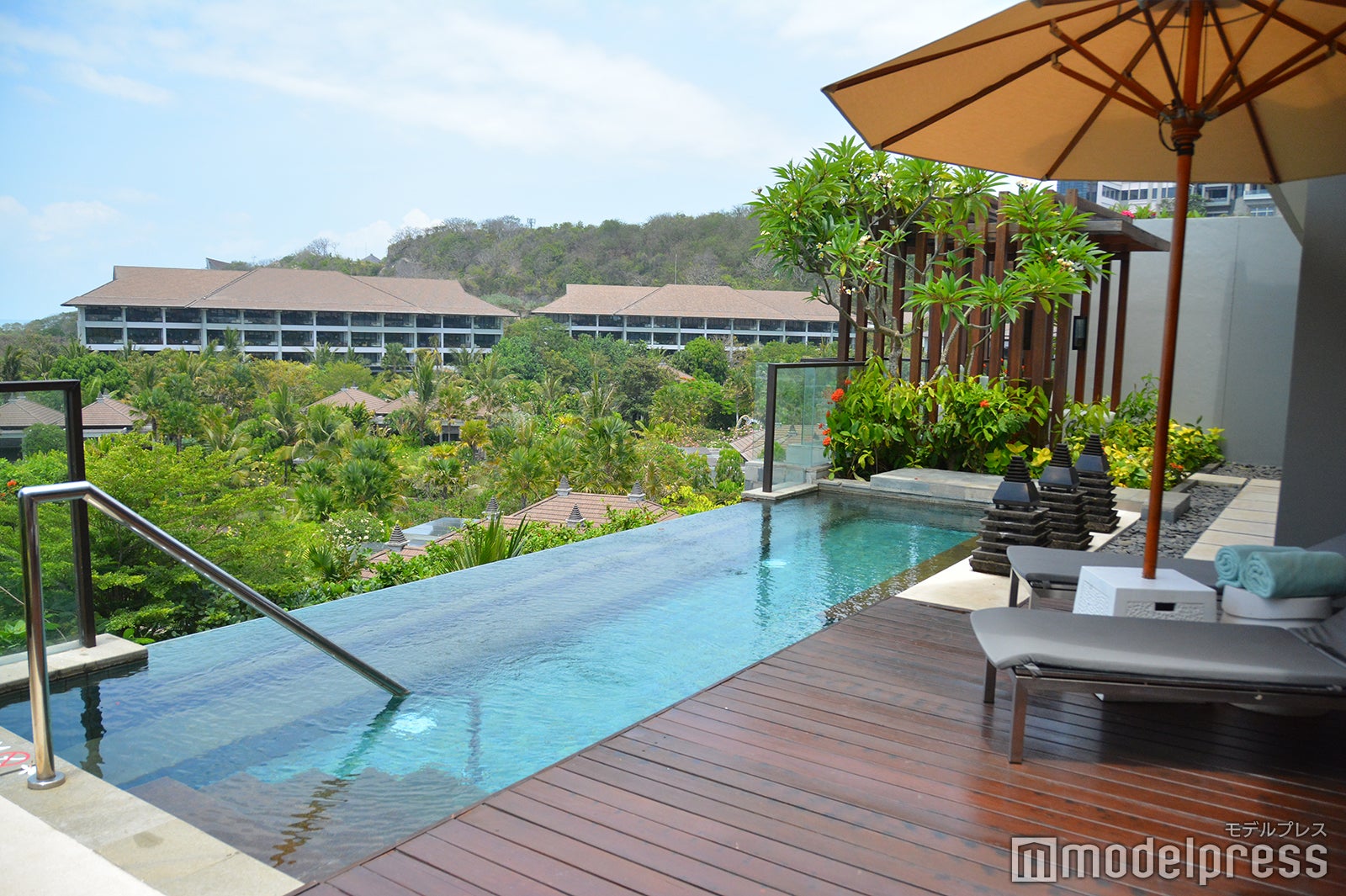 スカイヴィラ プライベートプール（C）モデルプレス