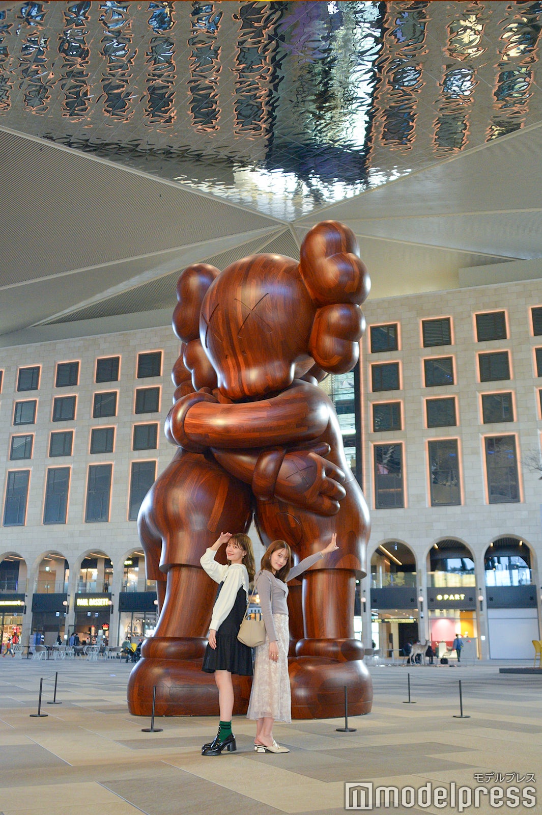 カウズ作の「Together」（C）モデルプレス