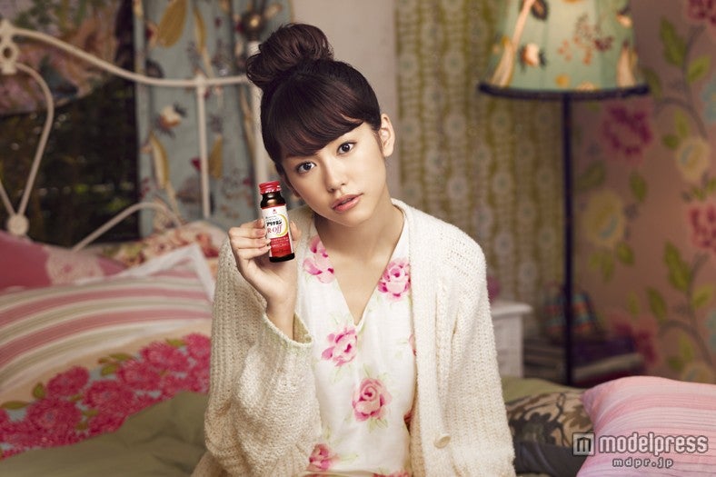 桐谷美玲／「アリナミンRオフ」の新CM「元気を満たす花」編