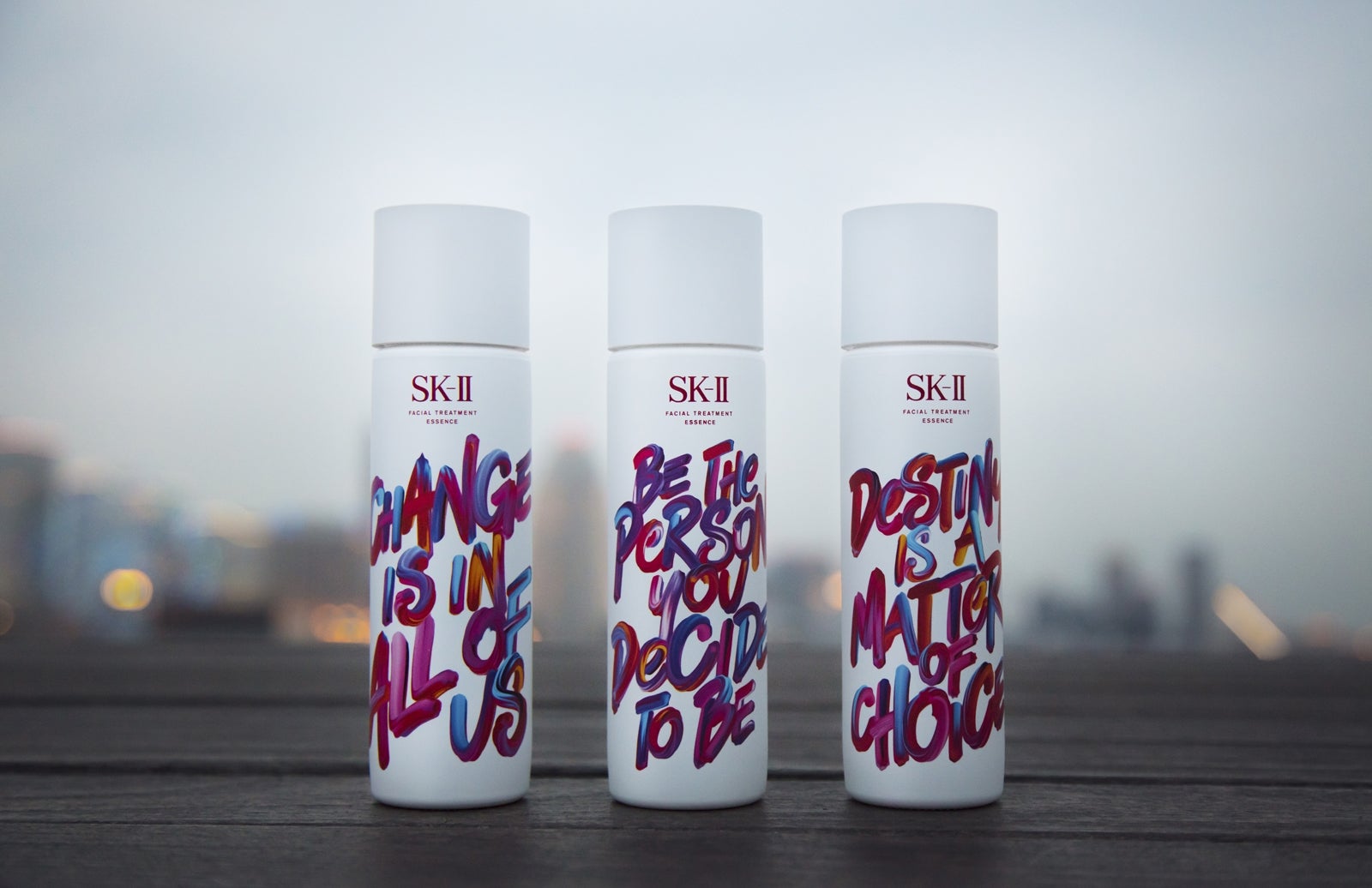 3つのメッセージを纏ったSK-IIデザインボトル