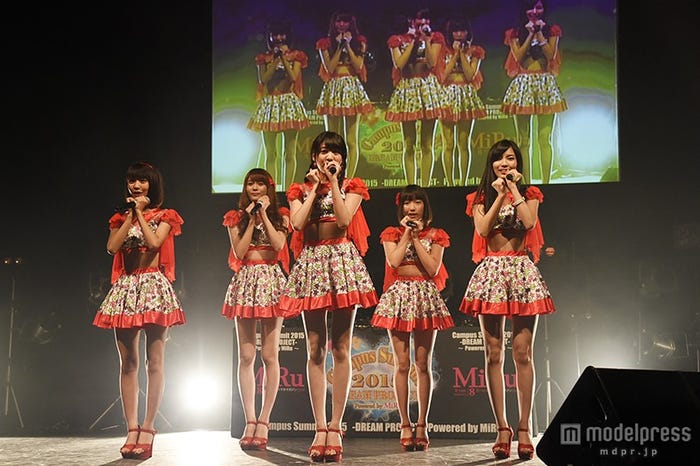 夢みるアドレセンス(左から:荻野可鈴、山田朱莉、志田友美、京佳、小林玲)