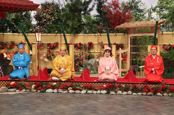 (左から)トシ、タカ、柳原可奈子、有田哲平(C)フジテレビ