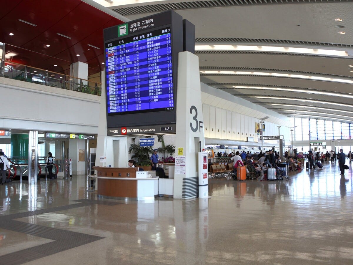 台風接近中は空港が閉鎖になることもありますので、ご注意を！ （C）OCVB