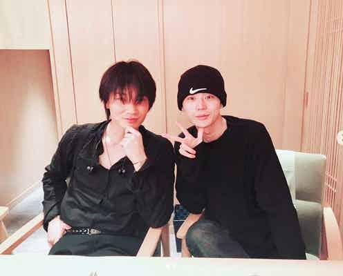 綾野剛&菅田将暉、6年ぶり“オフ2ショット”が「尊い」「色気!」とファン興奮