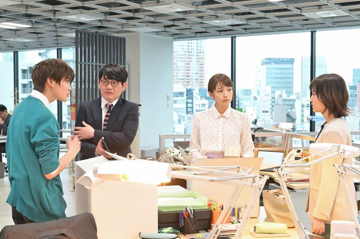 高橋文哉、飯尾和樹(ずん)、川口春奈、山下美月「着飾る恋には理由があって」第3話より(C)TBS