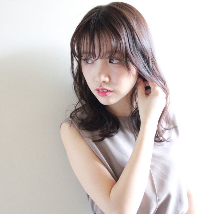 お仕事にもok ダークブラウンは女子をきれいに魅せちゃう万能髪色 モデルプレス お仕事にもok ダークブラウンは女子をきれいに魅せちゃう万能髪色 モデルプレス