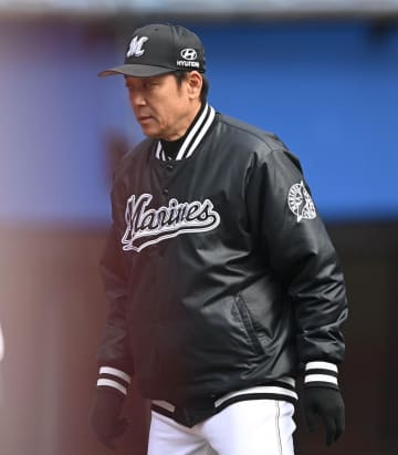 ロッテ・友杉痛いミス ベース離れタッチアウト サブロー監督は直後の守備から交代告げる