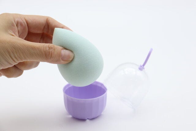 ダイソーの優秀なメイクパフ（しずく型、ケース付）