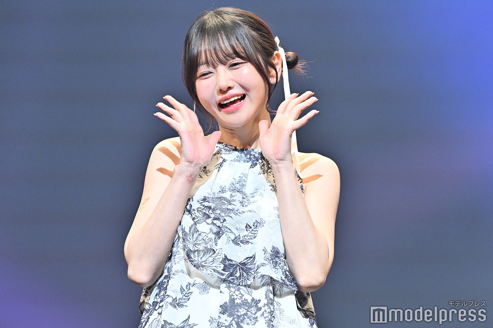 韓国人インフルエンサー・ちせ、ミニ丈ワンピ×くま耳お団子ヘアで可愛さ全開【GAKUSEI RUNWAY 2024 SPRING＆SUMMER】