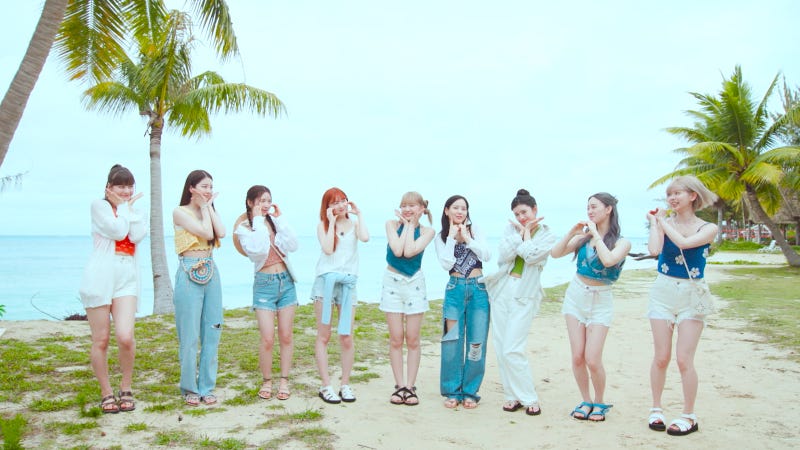 NiziU、楽園サイパンで夏休み グループ結成初の9人全員で海外バケーション