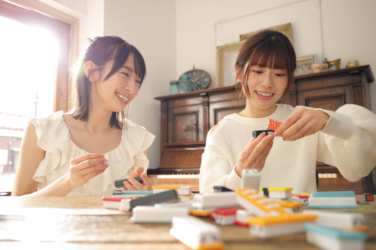 画像14/14) 日向坂46東村芽依＆金村美玖、まったり2ショットに