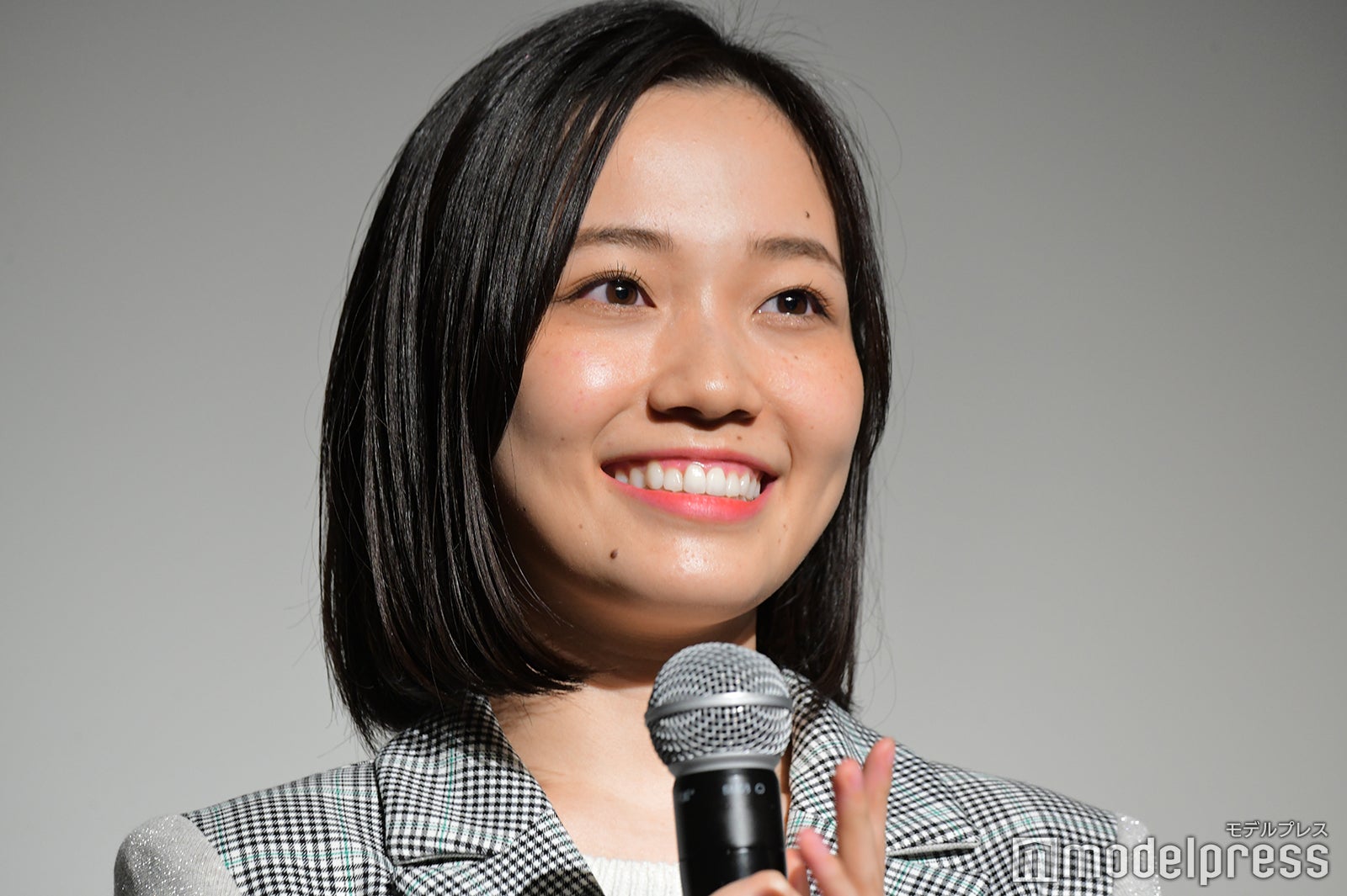 秋谷百音 （C）モデルプレス