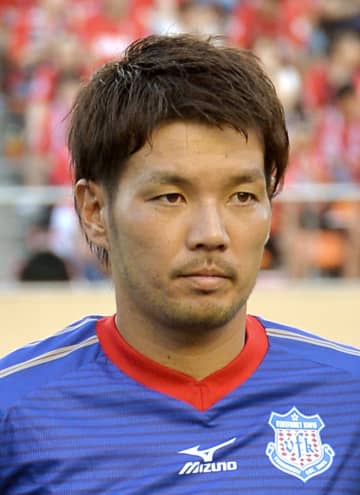 J2甲府 活動停止の45歳、DF山本英臣と契約更新を発表 週刊誌報道で懲戒処分「現役を続けることが本当にチームのためになるのか悩みました」