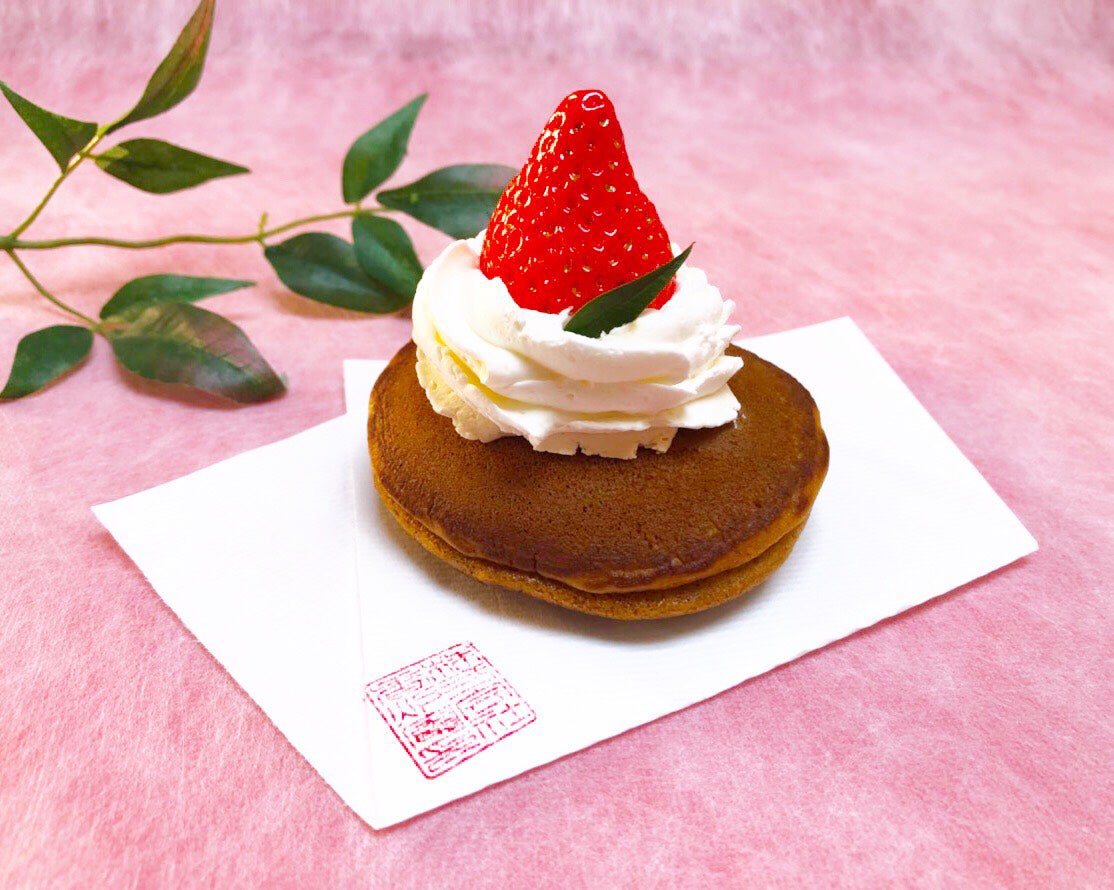 いちごの生どらやき¥400／画像提供：株式会社 横浜赤レンガ