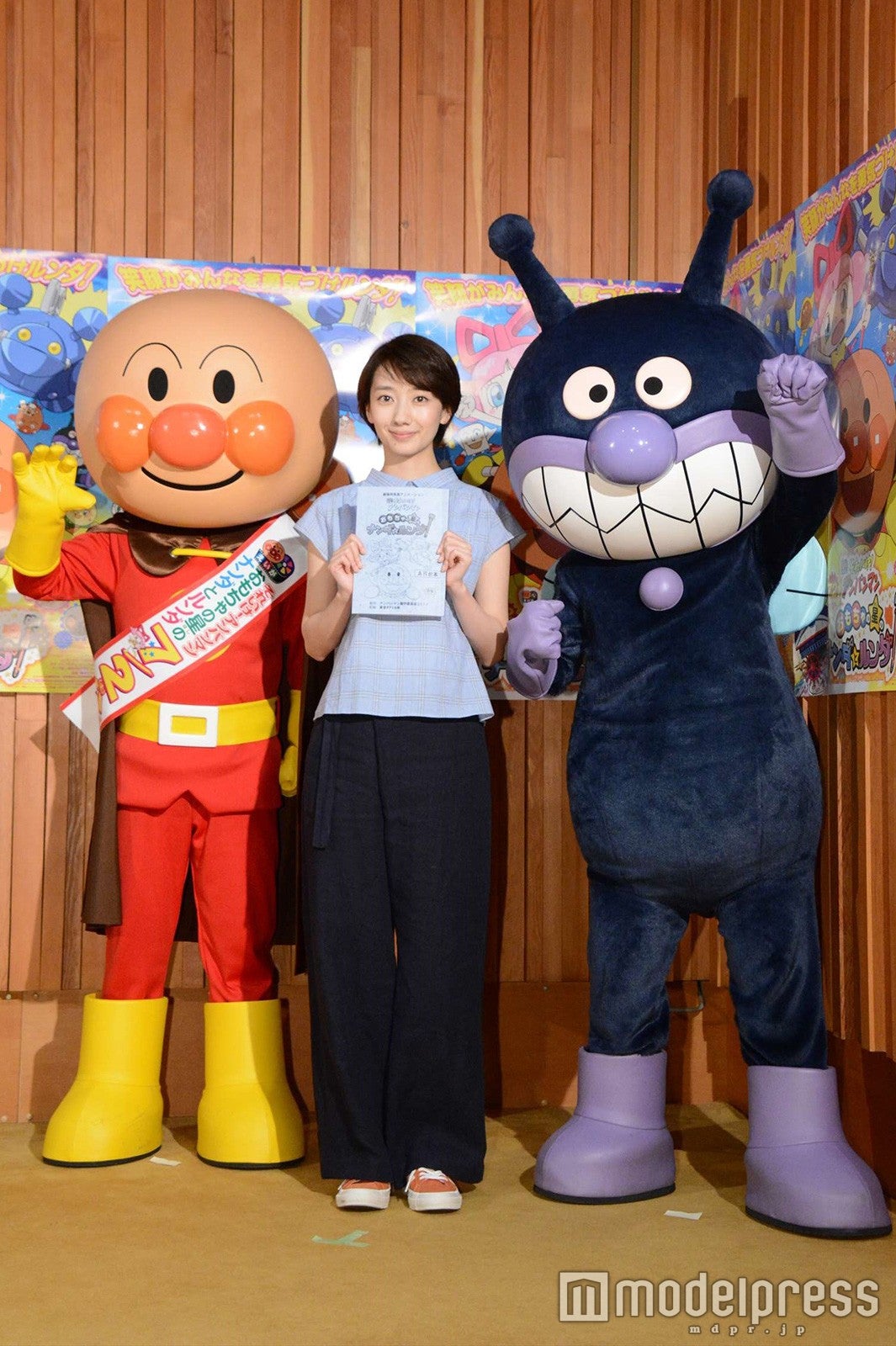 アンパンマン、波瑠、バイキンマン（C）モデルプレス