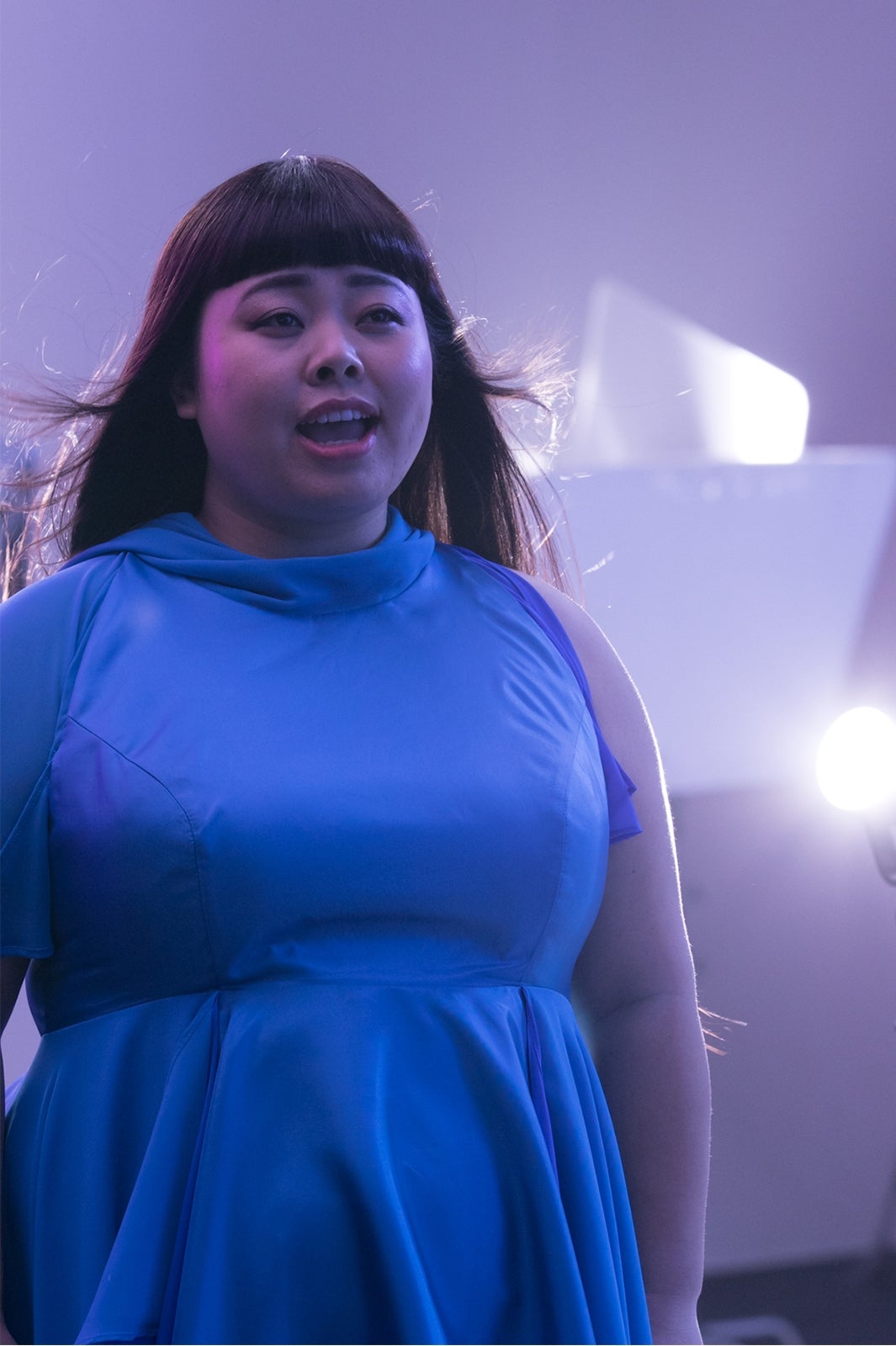 ダンスも笑いも封印し、歌声のみで圧倒