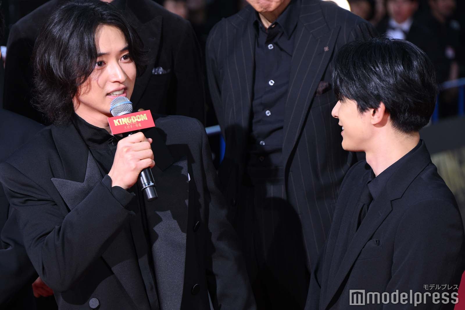 掛け声の合図に悩む山崎賢人（C）モデルプレス