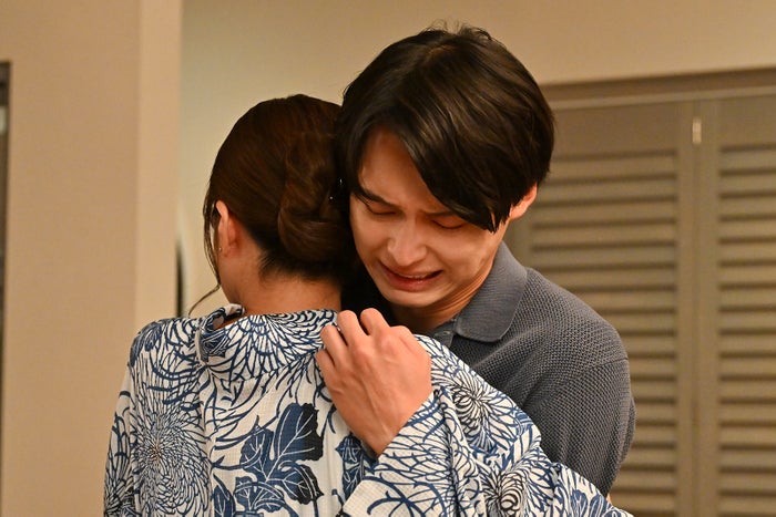 「西園寺さんは家事をしない」楠見（松村北斗）、号泣 西園寺さん（松本若菜）とのハグに「もらい泣きする」の声