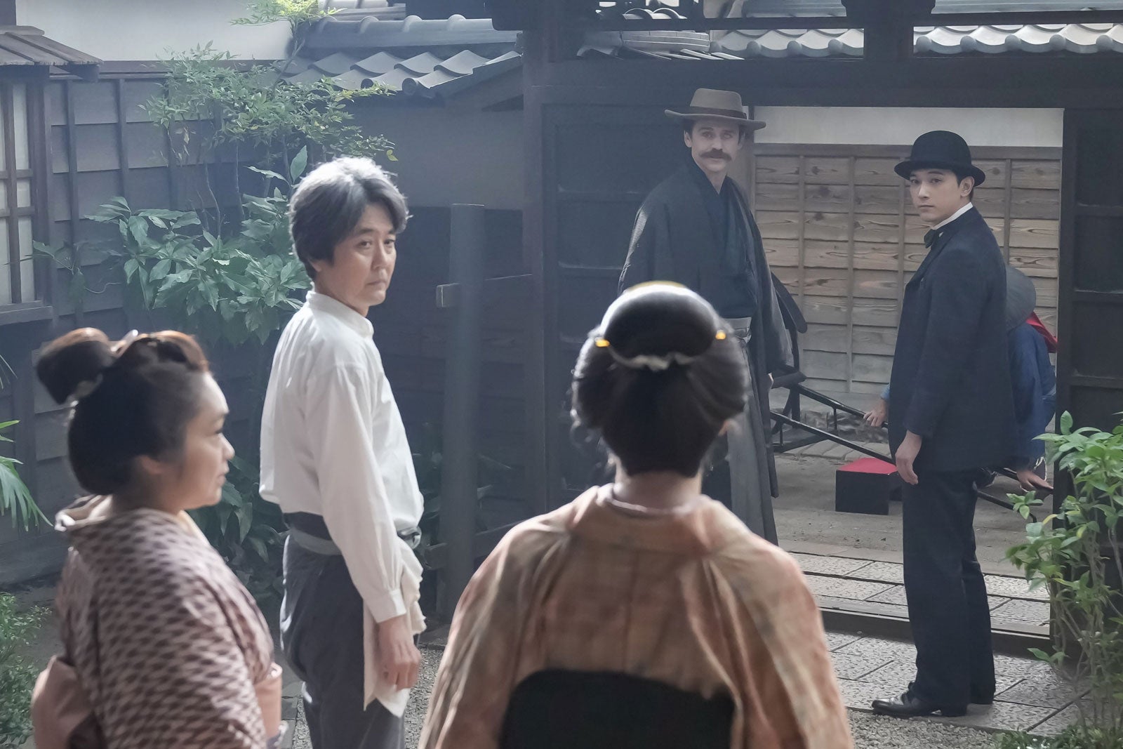 池脇千鶴、岡部たかし、高石あかり、トミー・バストウ、吉沢亮「ばけばけ」第74話（C）NHK