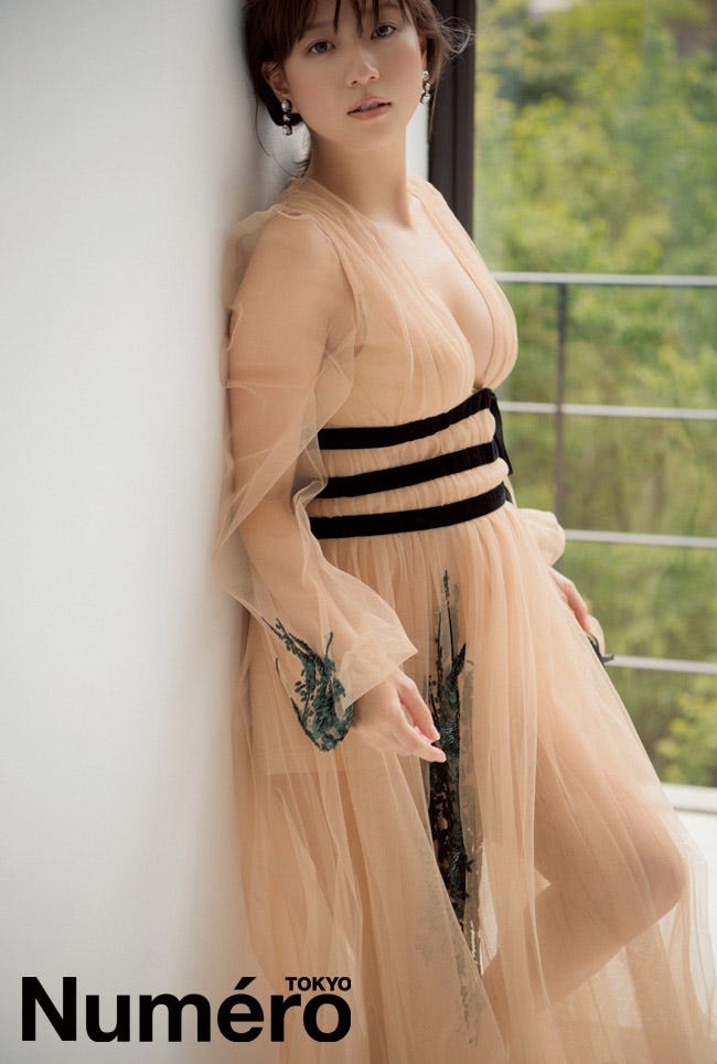 伊藤千晃「Numero TOKYO」2017年7・8月合併号より(画像提供:所属事務所)