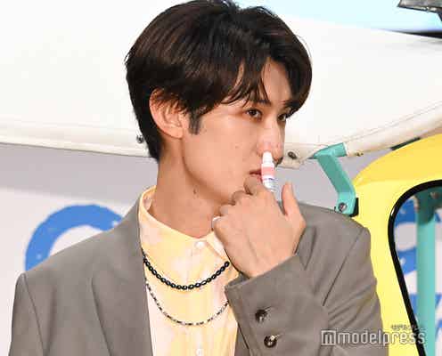 Snow Man向井康二、大物俳優から「マジで涙が出ました」と絶賛受け熱いハグ  撮影でギター猛練習【(LOVE SONG)】