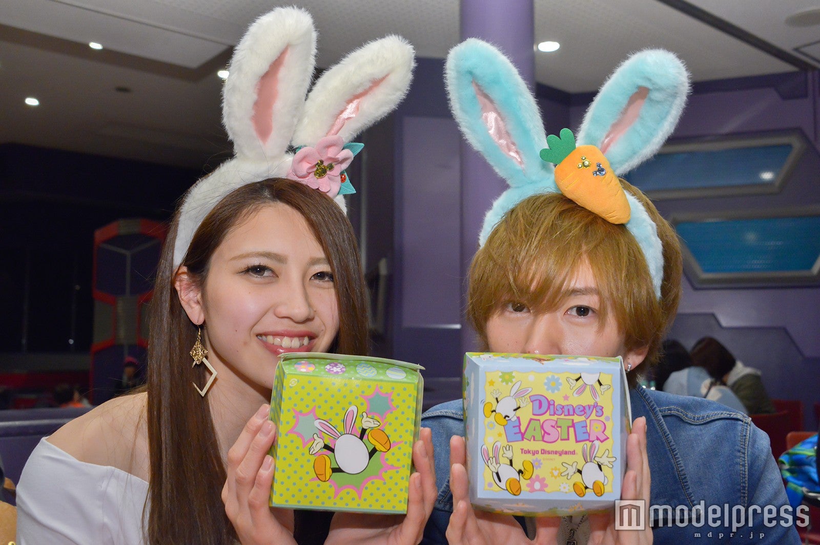 ボックスは裏表で違うデザイン／モデル：辻川可奈子、浜田健斗（C）モデルプレス