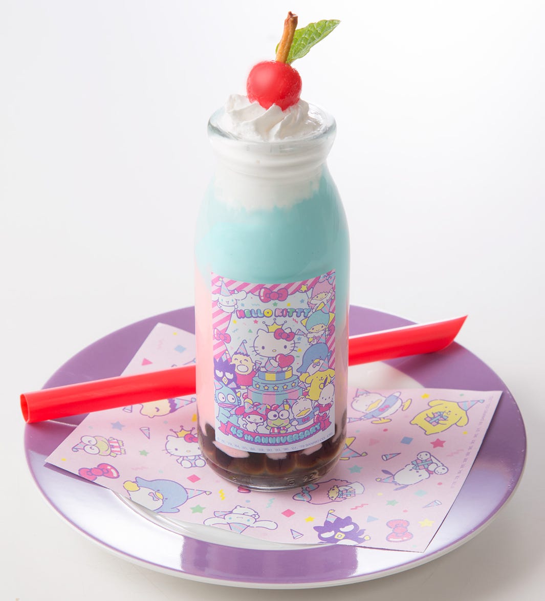 「ハローキティカフェ」池袋に限定OPEN、3色タピオカやタコライスなど6品