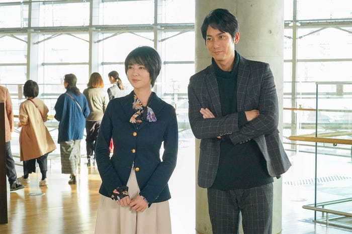 真木よう子、平岡祐太/「よつば銀行 原島浩美がモノ申す! ~この女に賭けろ~」第1話より(C)テレビ東京