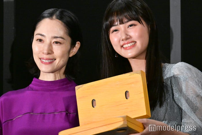 深津絵里、原菜乃華 (C)モデルプレス