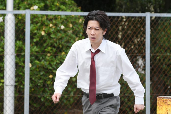 佐藤健/「義母と娘のブルース」第3話より(C)TBS