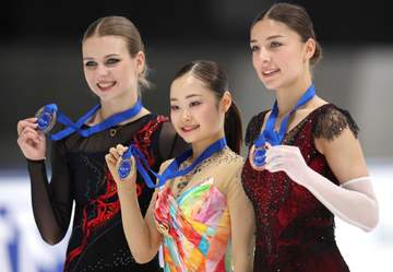 「母の顔してて幸せそう」北京五輪銀以来4年ぶり国際大会出場…昨年8月出産22歳フィギュア選手が息子と来日「可愛い坊やと四六時中一緒にいたいでしょう」