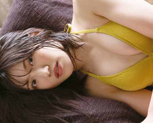 AKB48村山彩希、ふっくら美乳&美腹筋に釘付け