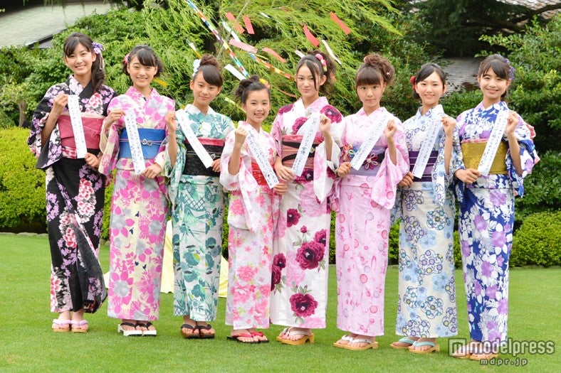 「七夕撮影会」に出席したX21の（左から）小澤奈々花、細井友里加、白鳥羽純、井頭愛海、吉本実憂、籠谷さくら、末永真唯、泉川美穂