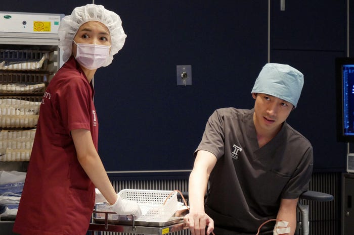 葵わかな、小泉孝太郎/「ブラックペアン」第6話より(C)TBS