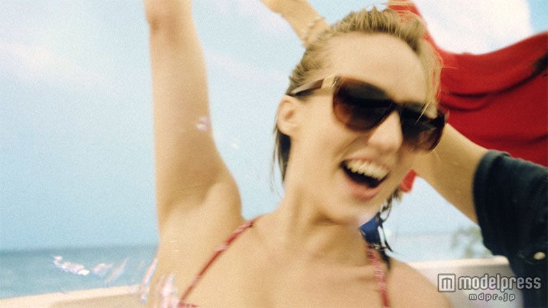 斎藤工とデートしている外国人美女