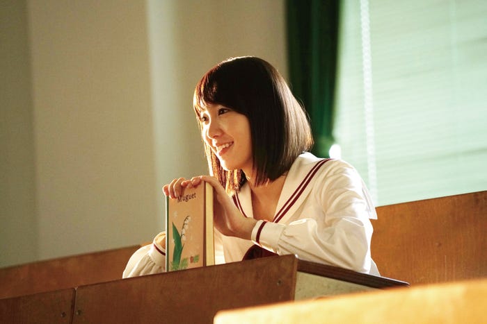 飯豊まりえ(C)2017「暗黒女子」製作委員会(C)秋吉理香子/双葉社