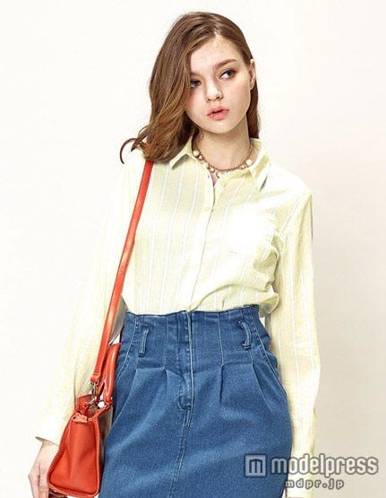 レジメンタルストライプシャツ「titivate」2,419円(税込)