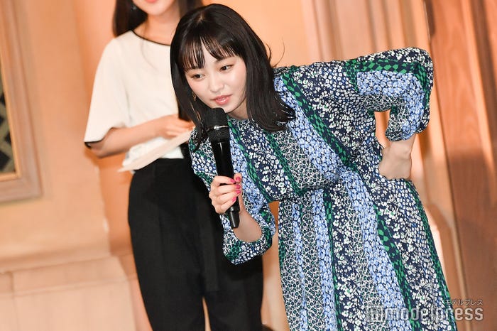 ファンの質問に耳を傾ける今泉佑唯 (C)モデルプレス