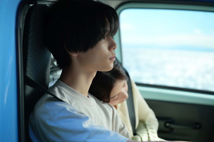 萩原利久、堀田真由「たとえあなたを忘れても」第1話より(C)ABCテレビ