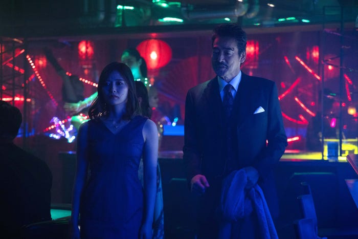 白石麻衣、村上弘明(C)迫稔雄/集英社(C)2022映画「嘘喰い」製作委員会(C)エイベックス通信放送