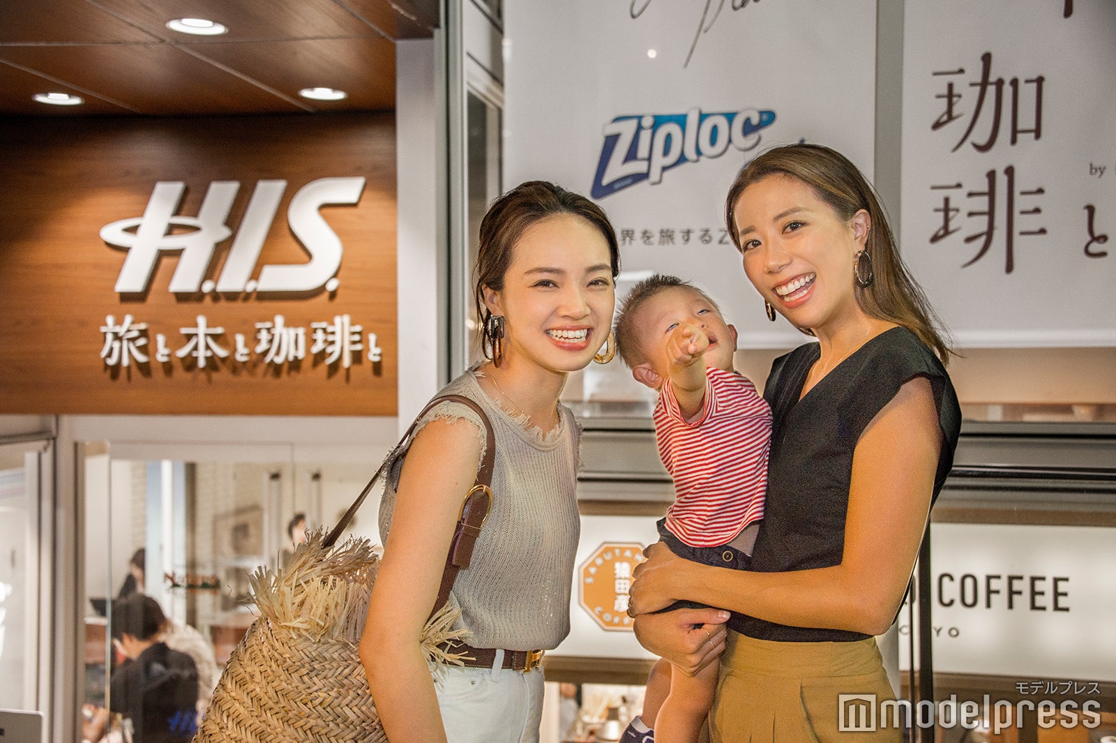 春名亜美さん、中川ジュリさん（C）モデルプレス