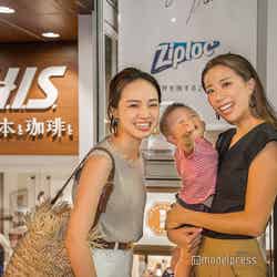 春名亜美さん、中川ジュリさん(C)モデルプレス