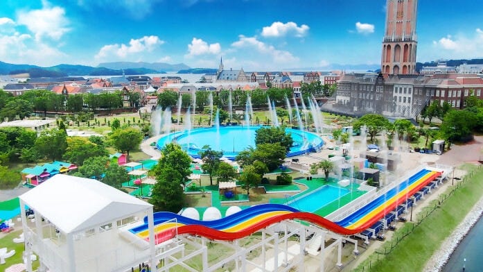 屋外プールの「ガーデンプール」全景